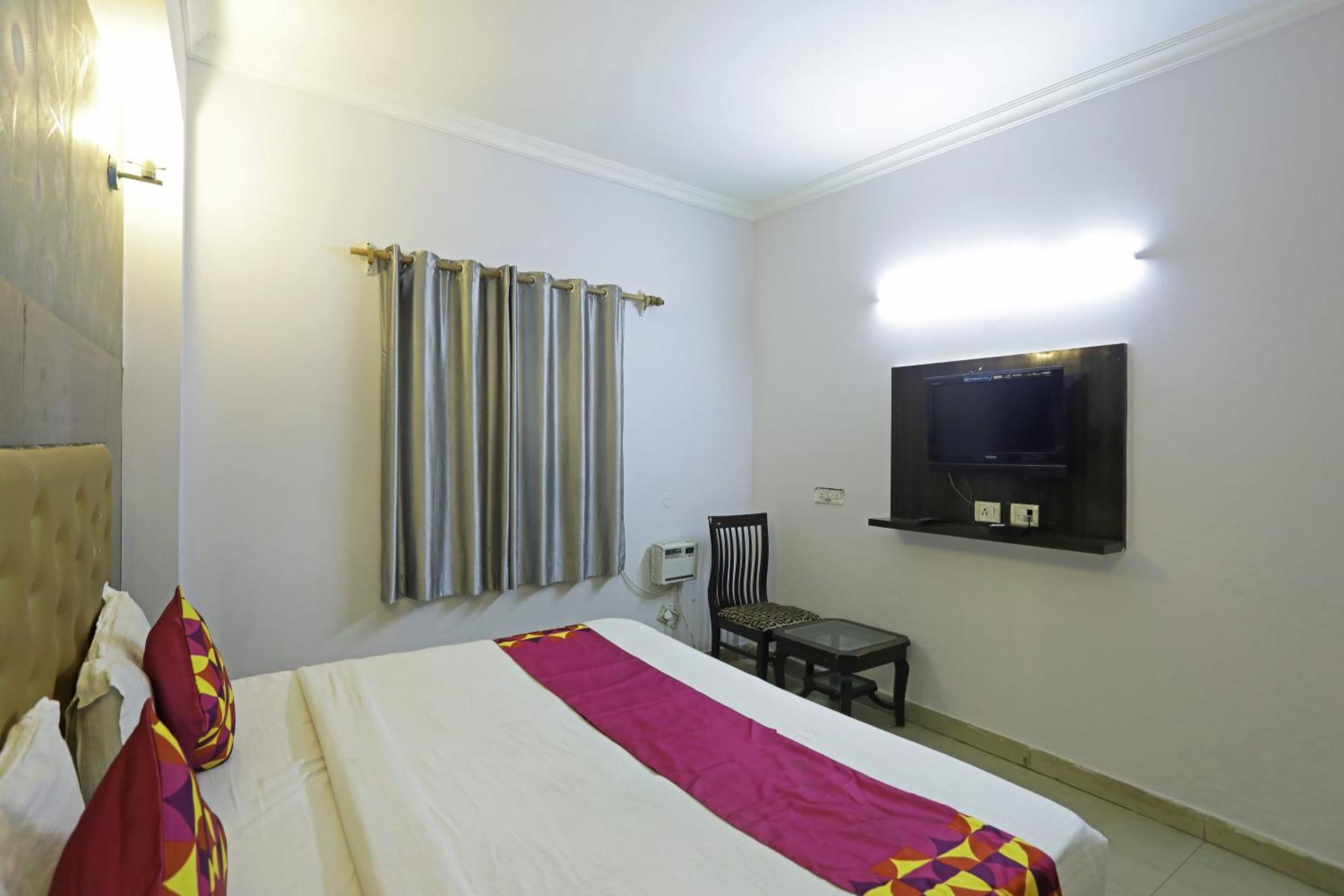 Hotel Samara Near Igi Airport Delhi Нью-Делі Екстер'єр фото